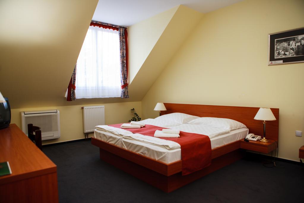 Lipa Hotel Es Etterem Szentgotthárd Pokoj fotografie