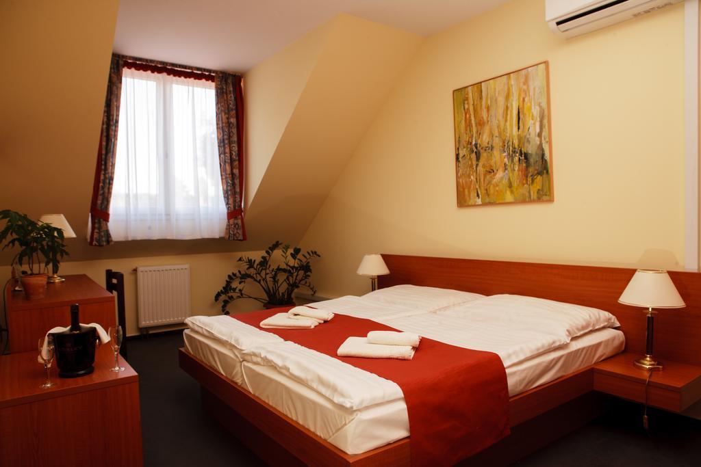 Lipa Hotel Es Etterem Szentgotthárd Pokoj fotografie